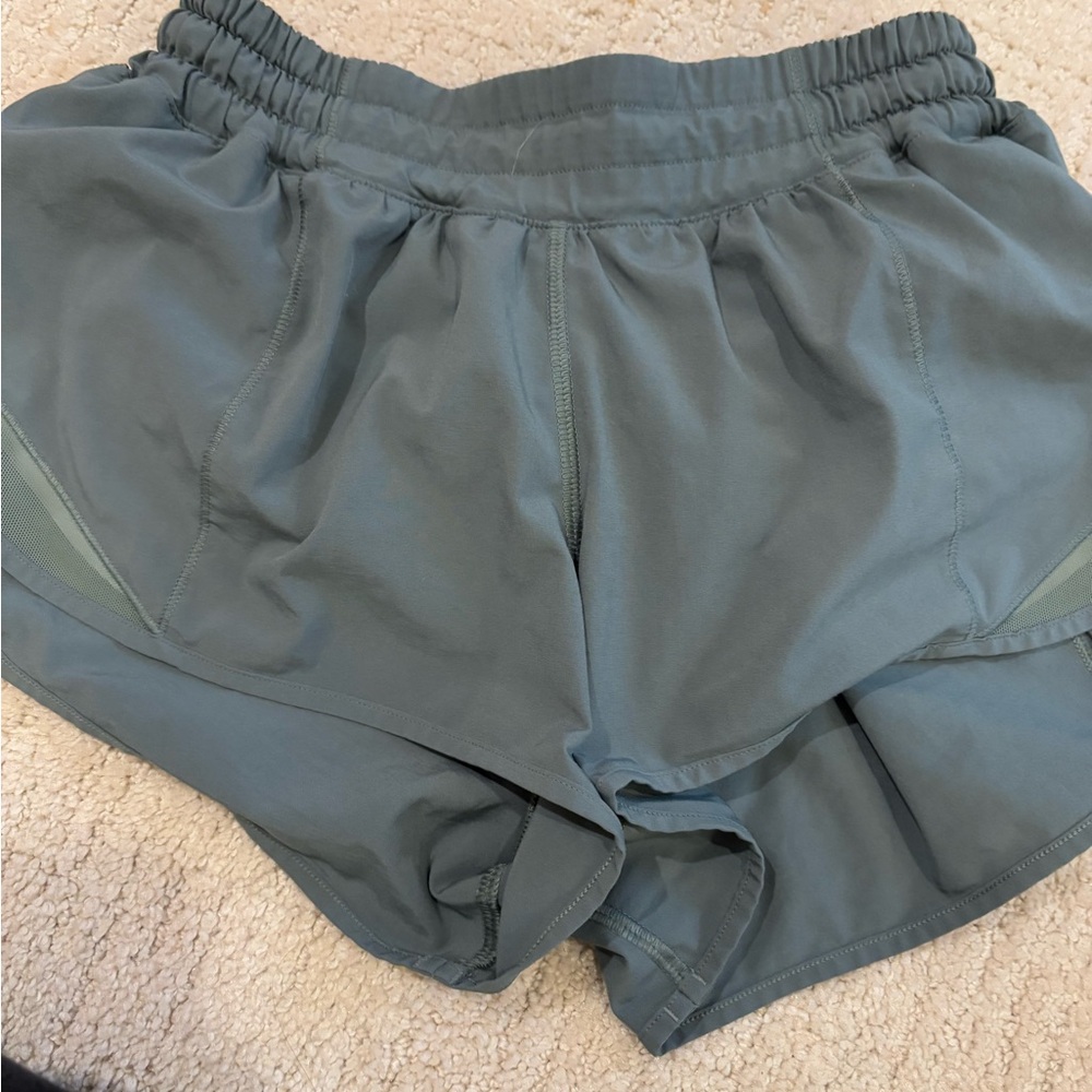 lululemon size 4 2.5 shorts